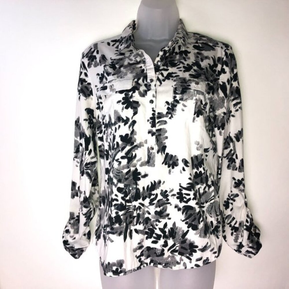 New York‎ & Company Black & White Floral Blouse Medium